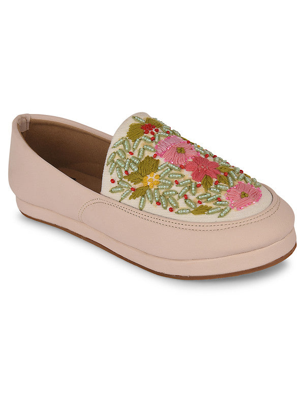 Handcrafted juttis, heels, bellies, flats, and mules for weddings, festivals, and daily wear – DESI COLOUR