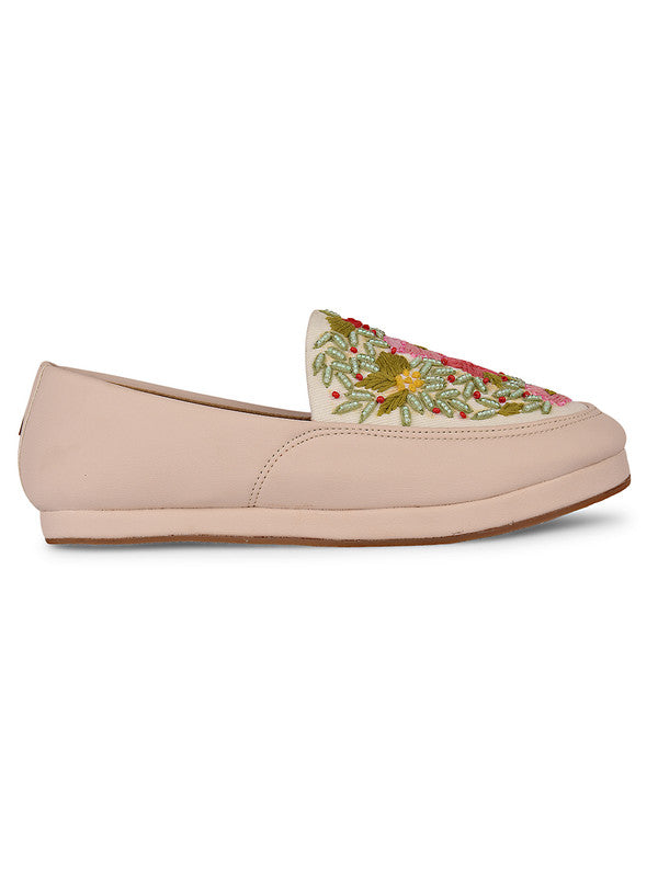 Handcrafted juttis, heels, bellies, flats, and mules for weddings, festivals, and daily wear – DESI COLOUR