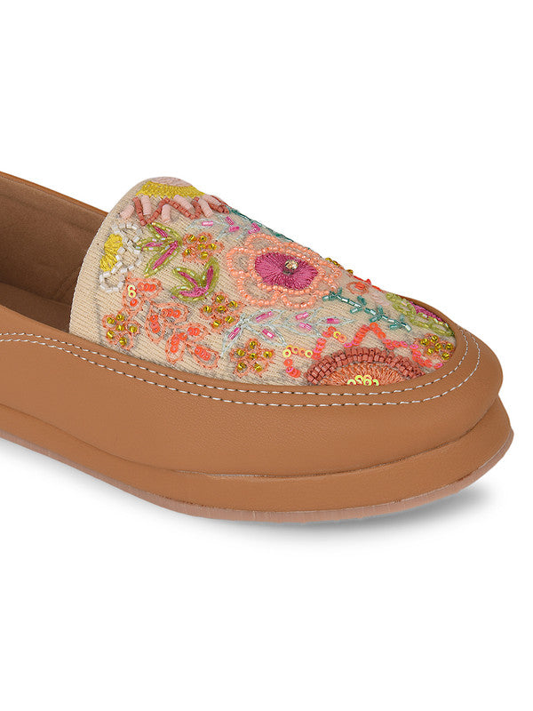Handcrafted juttis, heels, bellies, flats, and mules for weddings, festivals, and daily wear – DESI COLOUR