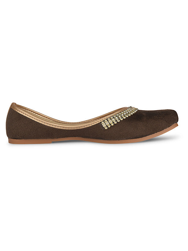 Handcrafted juttis, heels, bellies, flats, and mules for weddings, festivals, and daily wear – DESI COLOUR