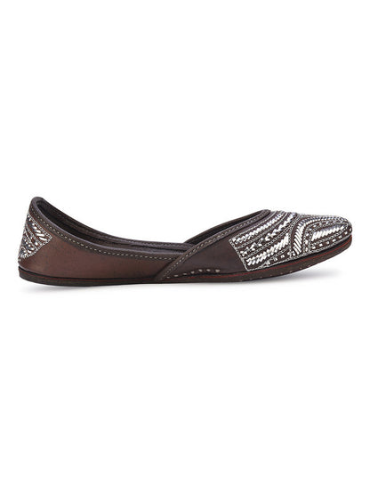 Handcrafted juttis, heels, bellies, flats, and mules for weddings, festivals, and daily wear – DESI COLOUR