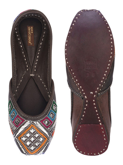 Handcrafted juttis, heels, bellies, flats, and mules for weddings, festivals, and daily wear – DESI COLOUR