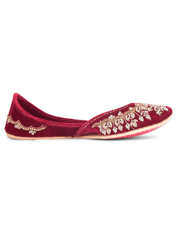 Handcrafted juttis, heels, bellies, flats, and mules for weddings, festivals, and daily wear – DESI COLOUR