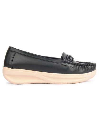 Handcrafted juttis, heels, bellies, flats, and mules for weddings, festivals, and daily wear – DESI COLOUR
