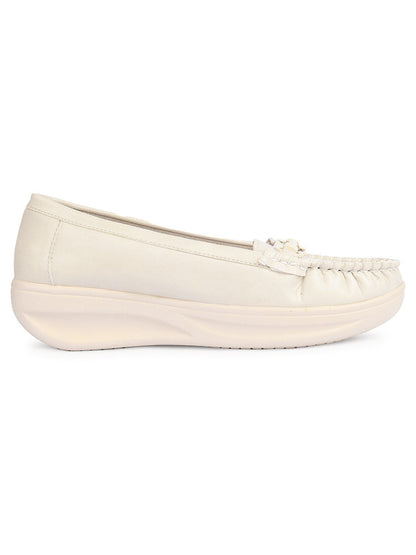 Handcrafted juttis, heels, bellies, flats, and mules for weddings, festivals, and daily wear – DESI COLOUR