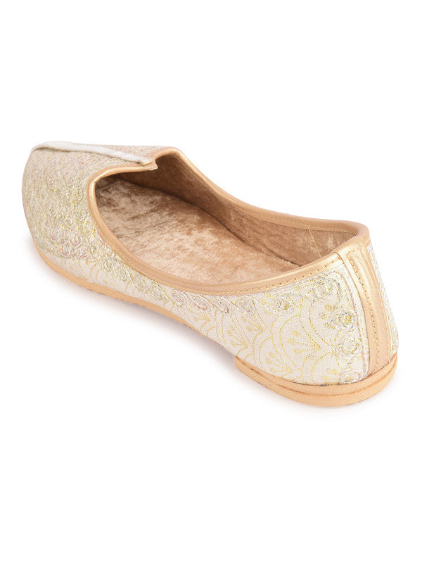 Handcrafted juttis, heels, bellies, flats, and mules for weddings, festivals, and daily wear – DESI COLOUR