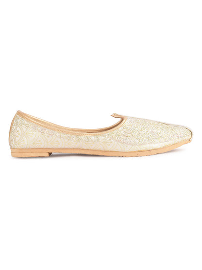 Handcrafted juttis, heels, bellies, flats, and mules for weddings, festivals, and daily wear – DESI COLOUR