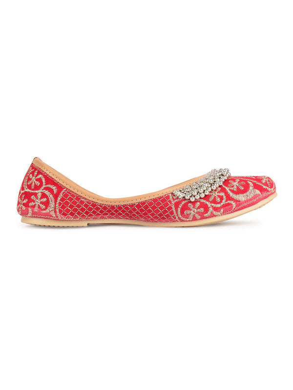 Handcrafted juttis, heels, bellies, flats, and mules for weddings, festivals, and daily wear – DESI COLOUR