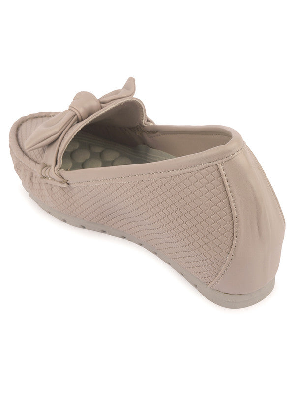 Handcrafted juttis, heels, bellies, flats, and mules for weddings, festivals, and daily wear – DESI COLOUR