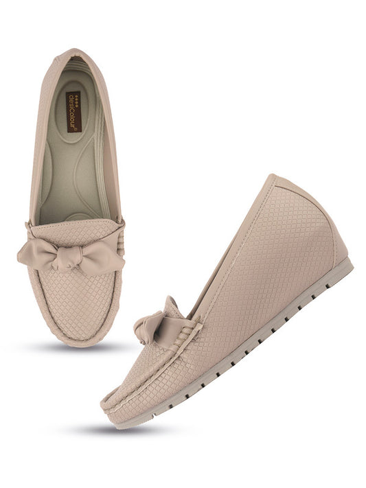 Handcrafted juttis, heels, bellies, flats, and mules for weddings, festivals, and daily wear – DESI COLOUR