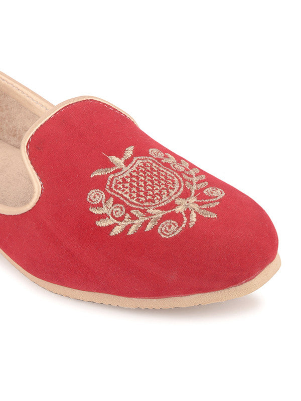 Handcrafted juttis, heels, bellies, flats, and mules for weddings, festivals, and daily wear – DESI COLOUR