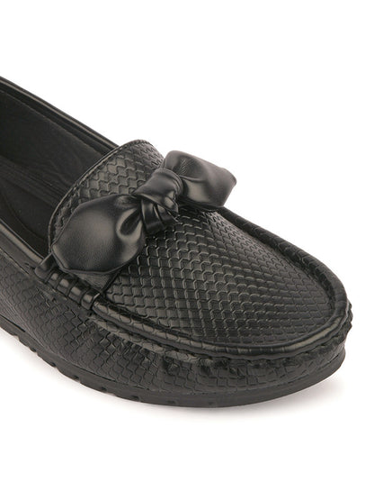 Handcrafted juttis, heels, bellies, flats, and mules for weddings, festivals, and daily wear – DESI COLOUR