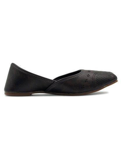 Handcrafted juttis, heels, bellies, flats, and mules for weddings, festivals, and daily wear – DESI COLOUR