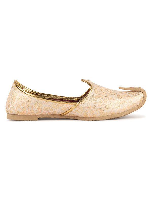 Handcrafted juttis, heels, bellies, flats, and mules for weddings, festivals, and daily wear – DESI COLOUR