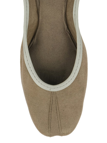 Handcrafted juttis, heels, bellies, flats, and mules for weddings, festivals, and daily wear – DESI COLOUR