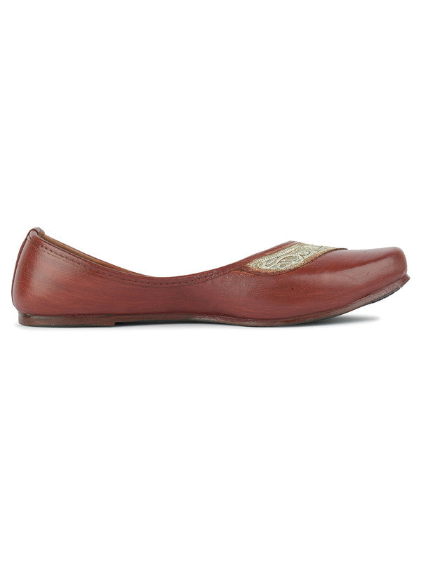 Handcrafted juttis, heels, bellies, flats, and mules for weddings, festivals, and daily wear – DESI COLOUR