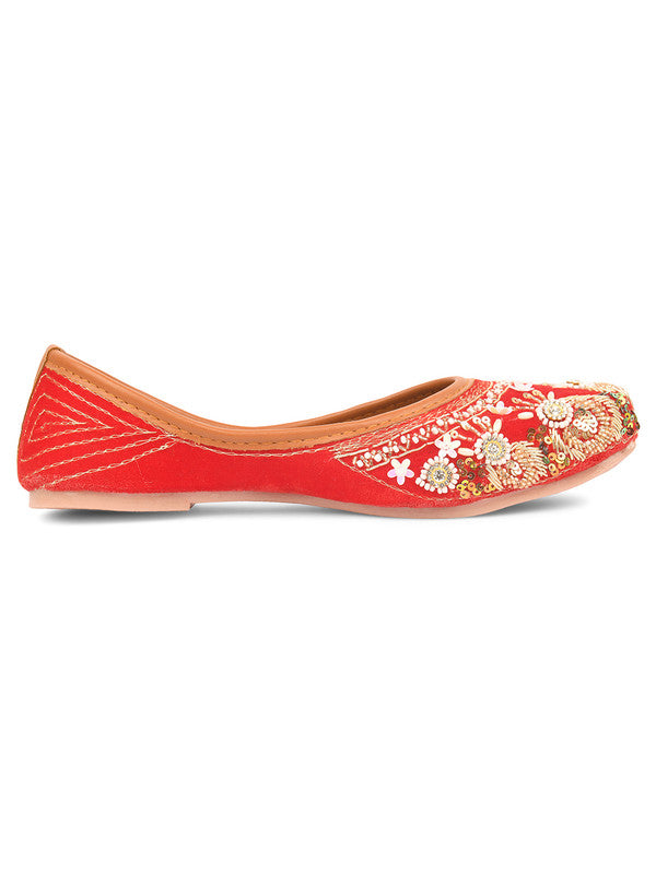 Handcrafted juttis, heels, bellies, flats, and mules for weddings, festivals, and daily wear – DESI COLOUR