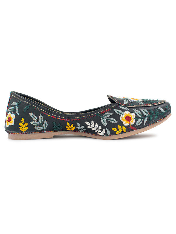 Handcrafted juttis, heels, bellies, flats, and mules for weddings, festivals, and daily wear – DESI COLOUR