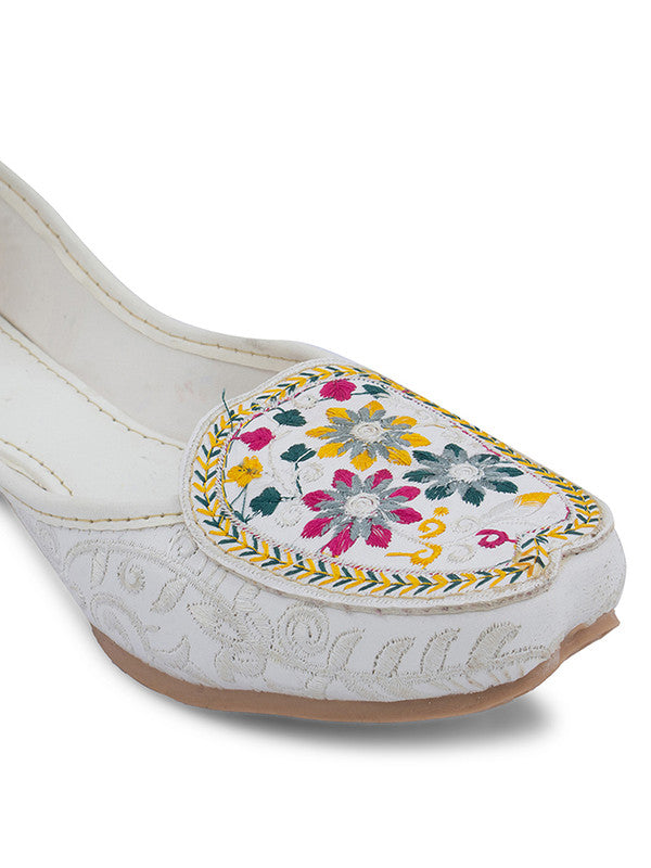 Handcrafted juttis, heels, bellies, flats, and mules for weddings, festivals, and daily wear – DESI COLOUR