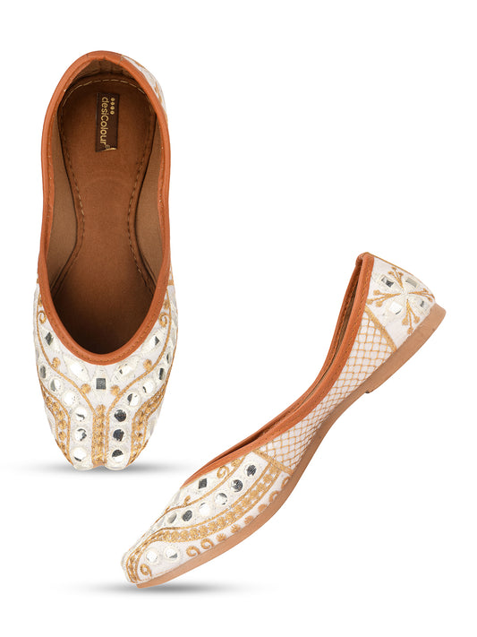 DESI COLOUR Women White Ethnic Punjabi Jutti