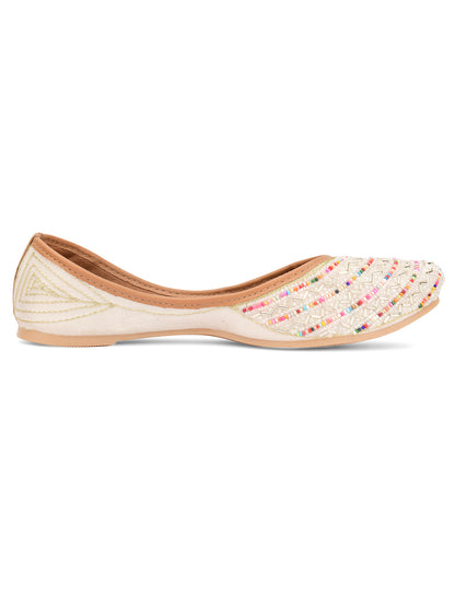 DESI COLOUR Women White Ethnic Punjabi Jutti