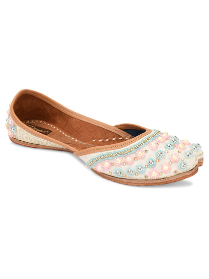 DESI COLOUR Women White Ethnic Punjabi Jutti