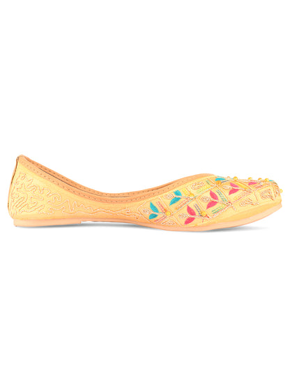 DESI COLOUR Women Yellow Ethnic Punjabi Jutti