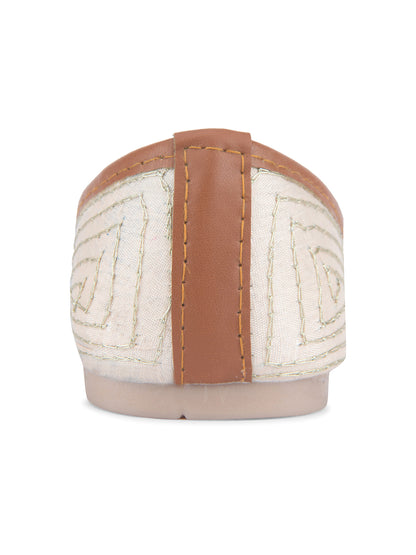 DESI COLOUR Women Off White Ethnic Punjabi Jutti