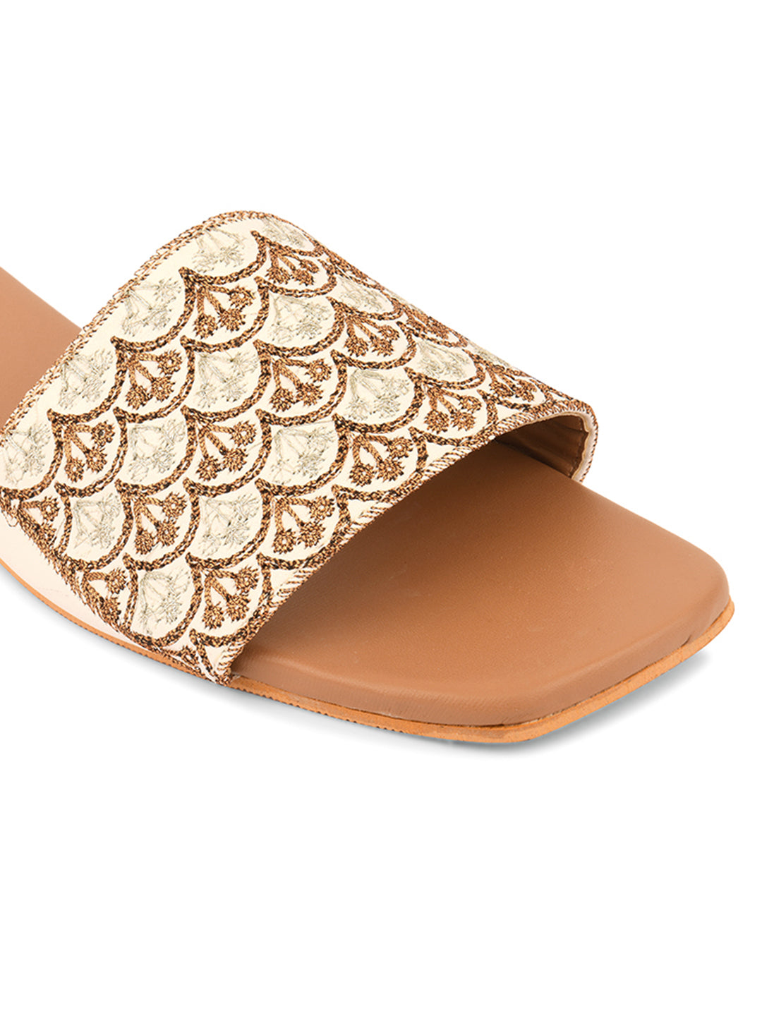 DESI COLOUR Women Beige Ethnic Punjabi Jutti