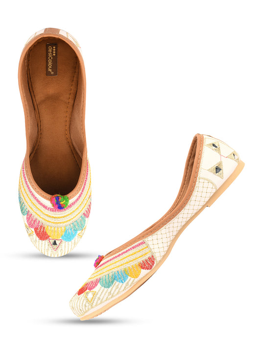 DESI COLOUR Women White Ethnic Punjabi Jutti