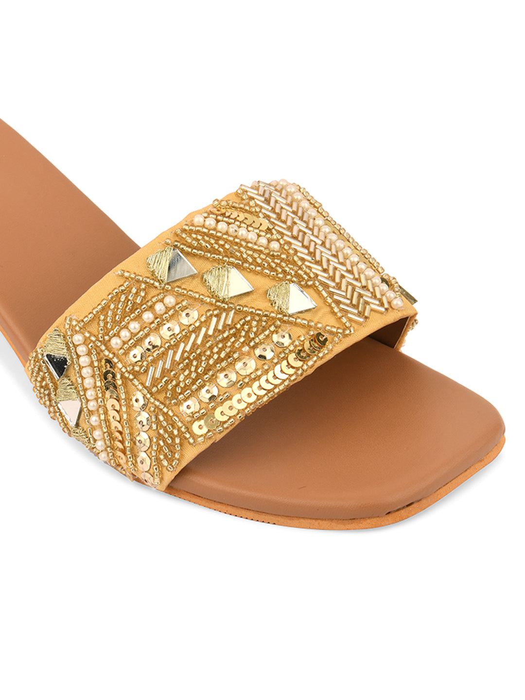 DESI COLOUR Women Gold Ethnic Punjabi Jutti