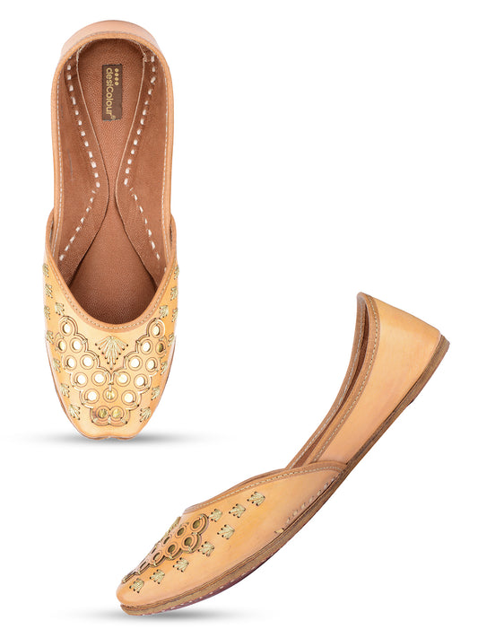 DESI COLOUR Women Tan Ethnic Punjabi Jutti