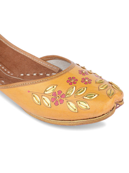 DESI COLOUR Women Tan Ethnic Punjabi Jutti