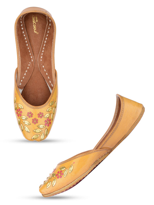 DESI COLOUR Women Tan Ethnic Punjabi Jutti