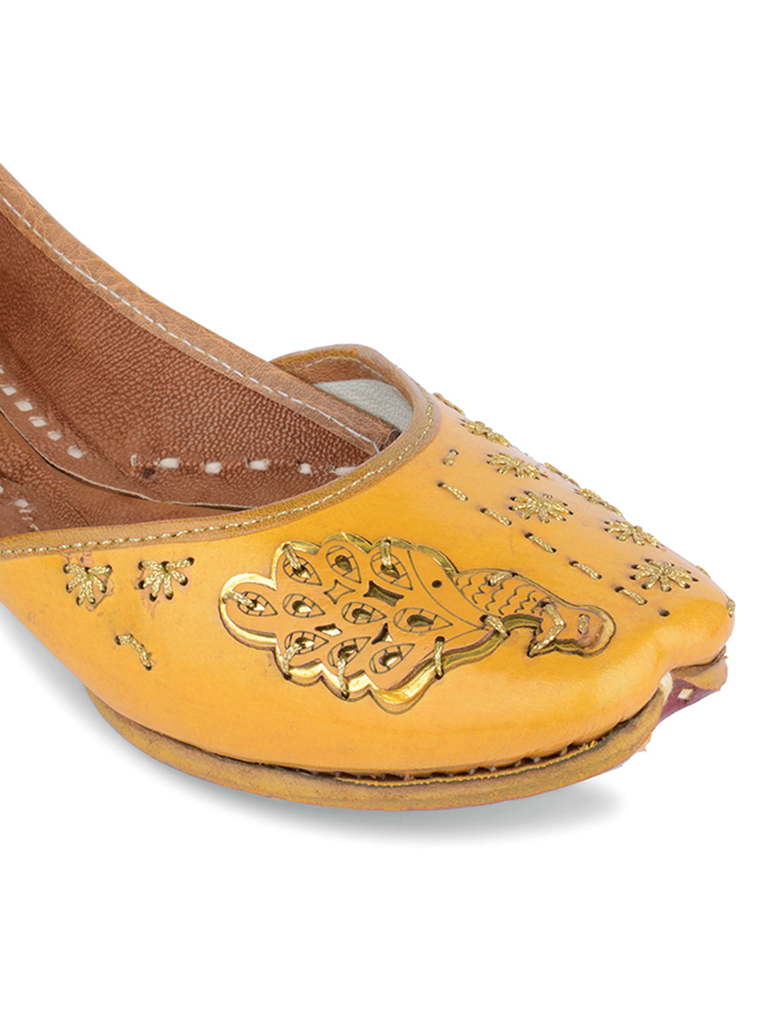 DESI COLOUR Women Yellow Ethnic Punjabi Jutti