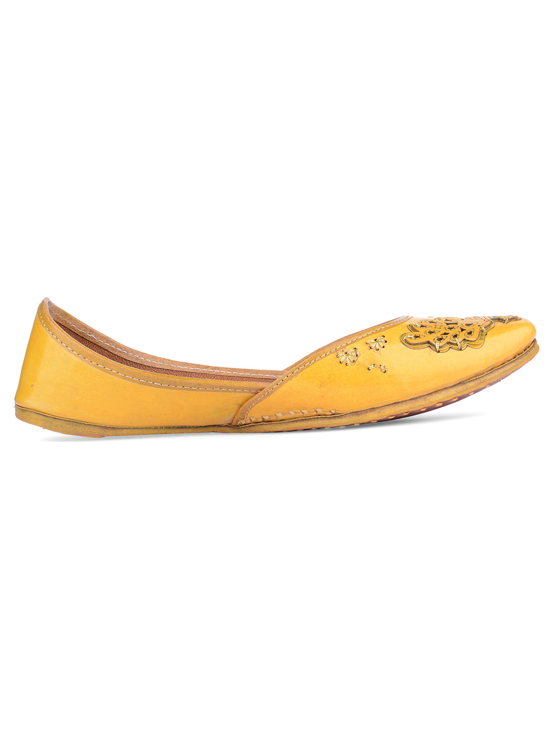 DESI COLOUR Women Yellow Ethnic Punjabi Jutti