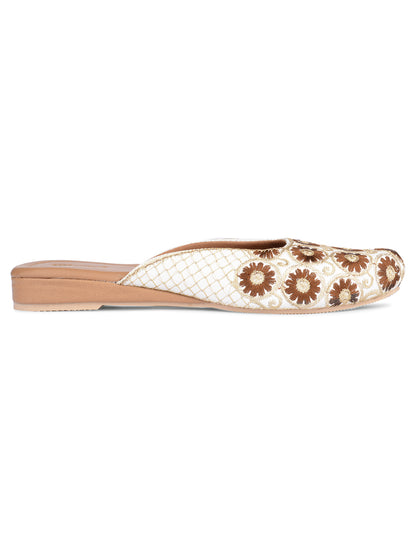 DESI COLOUR Women Brown Ethnic Punjabi Jutti