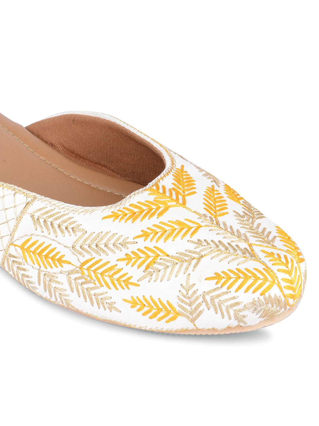 DESI COLOUR Women White Ethnic Punjabi Jutti