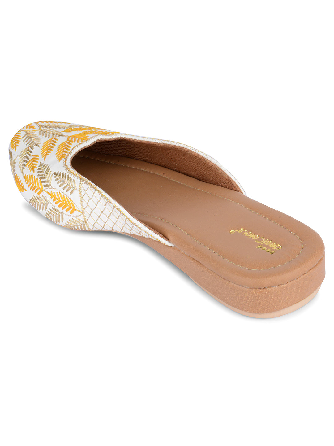 DESI COLOUR Women White Ethnic Punjabi Jutti