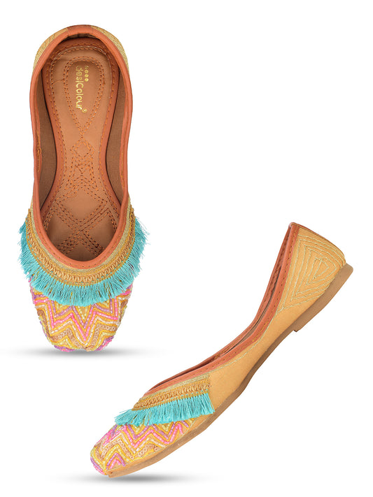 DESI COLOUR Women Gold Ethnic Punjabi Jutti