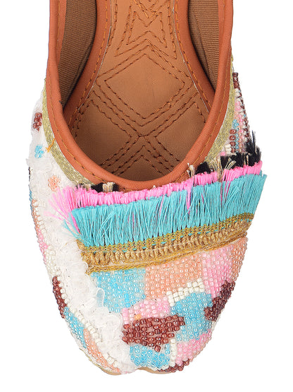 DESI COLOUR Women White Ethnic Punjabi Jutti