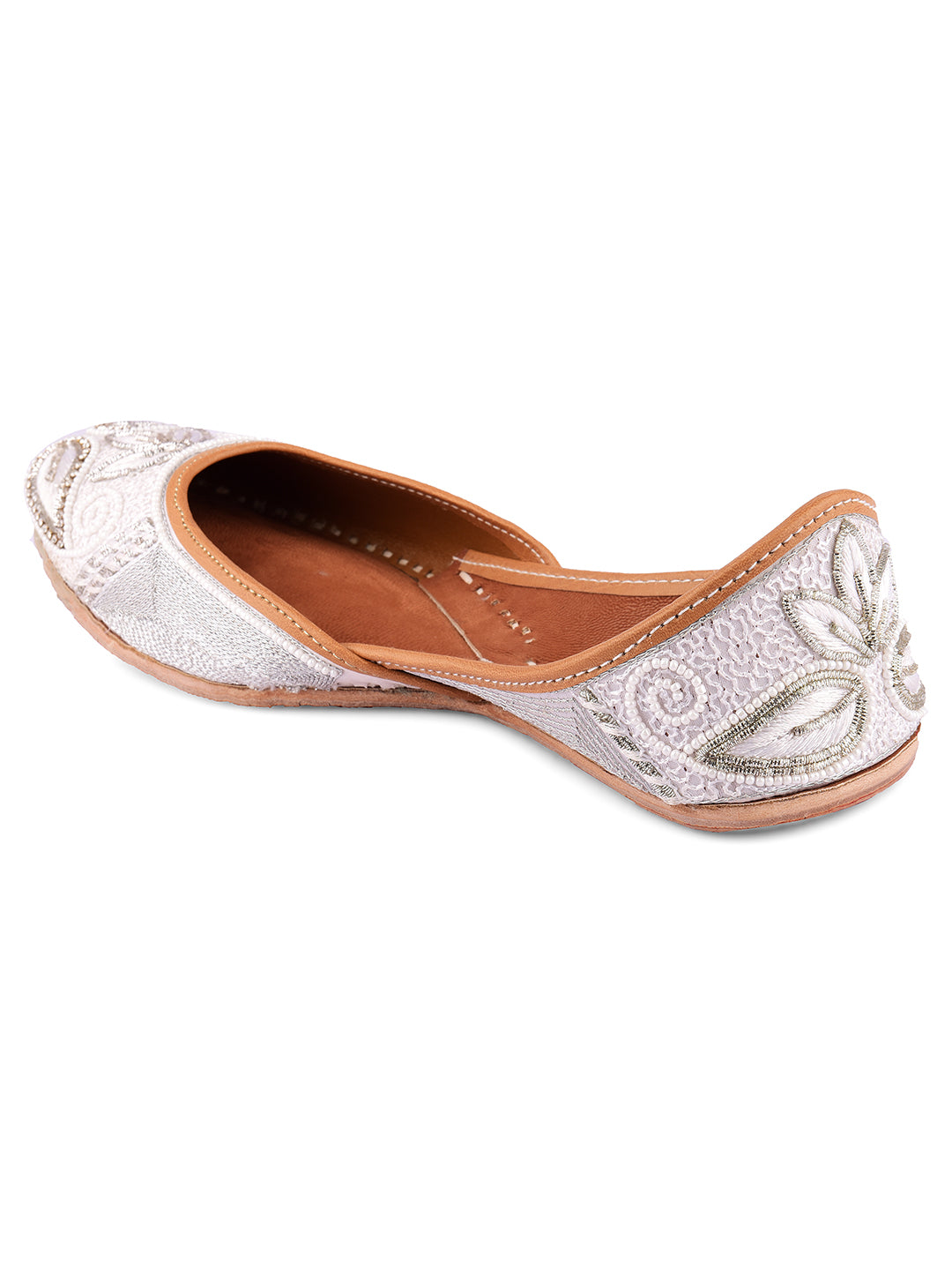 DESI COLOUR Women White Ethnic Punjabi Jutti