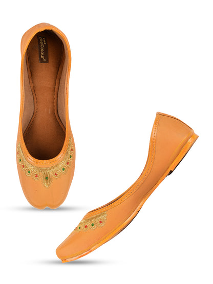 Women Tan Embellished Ethnic Comfy Punjabi Jutti