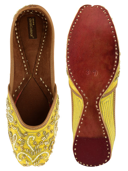 DESI COLOUR Women Yellow Ethnic Punjabi Jutti