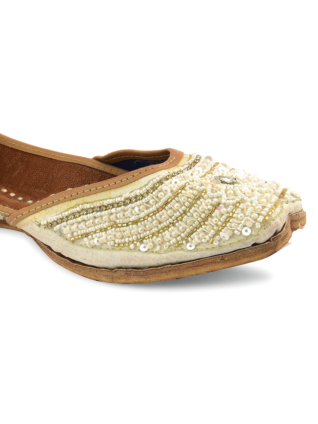 DESI COLOUR Women White Ethnic Punjabi Jutti