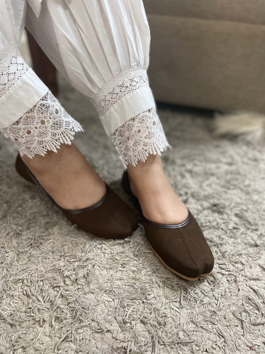DESI COLOUR Women Brown Ethnic Punjabi Jutti