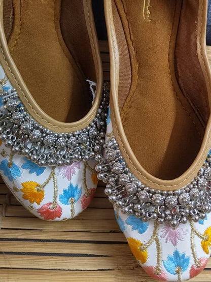 DESI COLOUR Women Multi Ethnic Punjabi Jutti