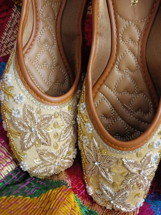 DESI COLOUR Women Gold-Toned Embellished Mojaris