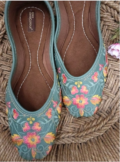 Women Green Printed Leather Ethnic Mojaris