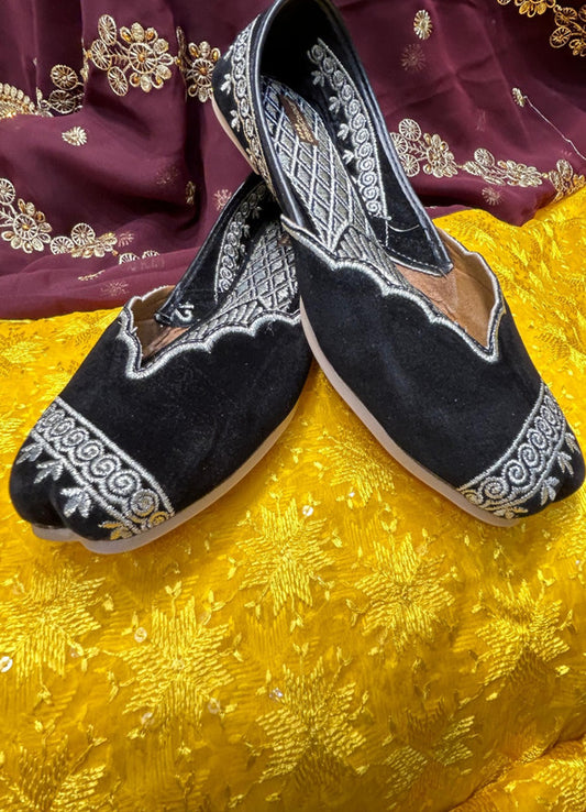 Handcrafted juttis, heels, bellies, flats, and mules for weddings, festivals, and daily wear – DESI COLOUR